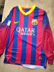 Camisas de futebol da Adidas e misturadas com outr..