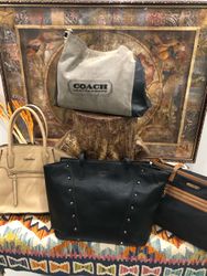 Coach, Guess, Dooney & Bourke and More. Premium Ha..