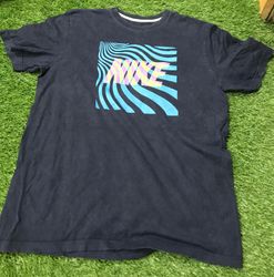 Nike T-Shirts UN005