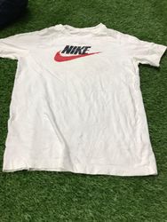 Nike T-Shirts UN011