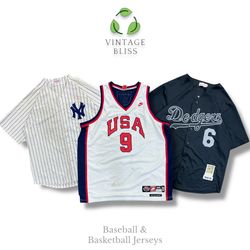 Maillots de baseball et de basketball