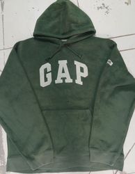 Fleece-Sweatshirts von Gap und Fila