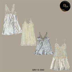 Classic Y2K White Slip Dress – Soft Retro Look (GR..