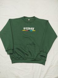 Sudadera estilo Rework de Stüssy.