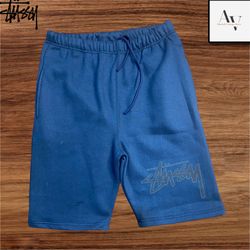 Shorts de style retravaillé Stussy couleur bleue
