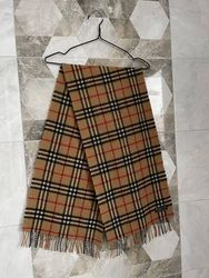 Écharpes Burberry 100 pièces