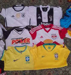 Football T-shirts kids 20p B24