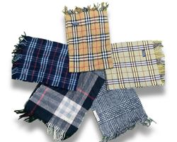 Foulard Burberry autentici design a quad..