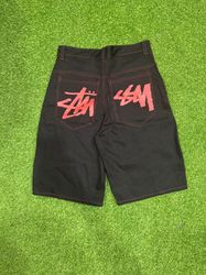 Stussyリワークスタイルのブラックショーツ