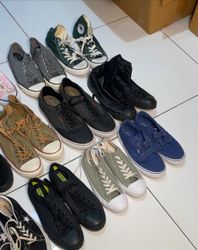 Ensemble de chaussures Converse et Vans