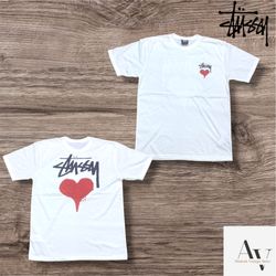 Stussy überarbeiteter Stil Herz-Shirt in Weiß