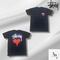 Stussy Überarbeitungsstil Herz T-Shirts in Schwarz