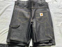 Rework Style Carhartt Schwarze Denim-Shorts.