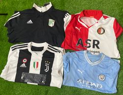 Fußball T-Shirts und Trikots
