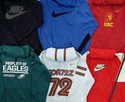 Hoodies et Sweatshirts Nike de marque - 15 pièces