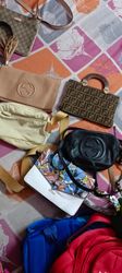 Sacs Y2K comme Guess, Prada, Fendi, Gucci