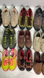 Lot de 10 paires de chaussures de randonnée de mar..