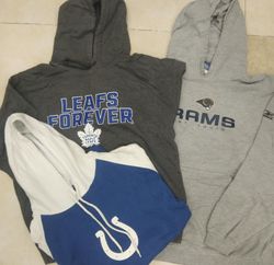 CZ0281 NFL / NHL Kapuzenpulli Mix-Bundle - 19 Stüc..