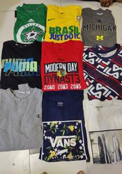 T-shirts modernes mélangés