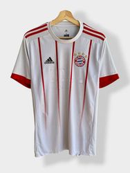Magliette da calcio nike e adidas