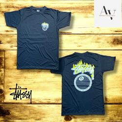 T-shirt nera in stile 8ball rework di Stussy