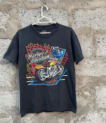 Pulls Harley Davidson