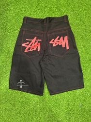 Shorts style retravaillés par Stussy