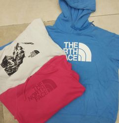 CZ0338 Les sweat-shirts The North Face - 15 pièces