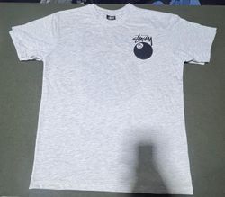 Camisetas estilo rework de Stussy