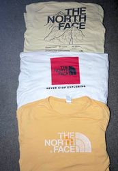 Las camisetas de The North Face.