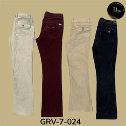 Vintage Corduroy-Hosen – Retro-Stil, weiche Textur..