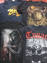 Schwarze bedruckte T-Shirts