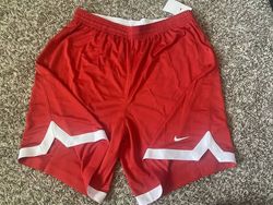 Pantaloni corti con marchio