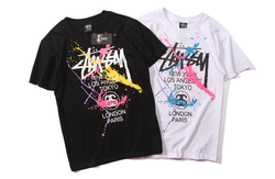Stussy retravaille le style des t-shirts de design..