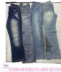 Jeans évasés avec broderie