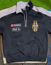 Fussballverein und gebrandete Jacke