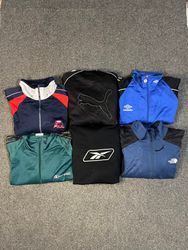 ミックスブランドのトラックスーツ