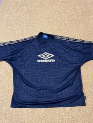 Umbro T-Shirts und Poloshirts