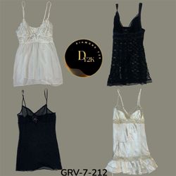 Robe de nuit noire et blanche – Contraste classiqu..
