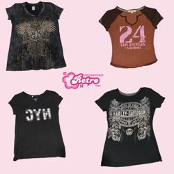 Baby Tee com marca Y2K