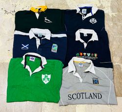Lot de 10 maillots de rugby vintage mélangés.