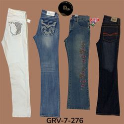 Vintage-Inspired Flared Jeans – Embroidered Detail..