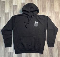 Stussy réinvente le hoodie imprimé de style 8 ball..