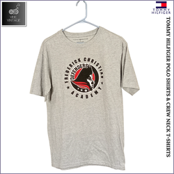 T-SHIRT POLO TOMMY HILFIGER ET T-SHIRTS À COL ROND..