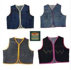 Gilet in denim riciclato SS25 con piping..