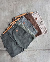 カーハートとディッキーズのショートパンツ