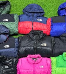A jaqueta puffer The North Face