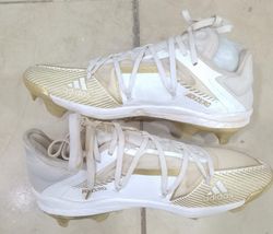 CR4677 VINTAGE BRANDED FOOTBALL SHOES
