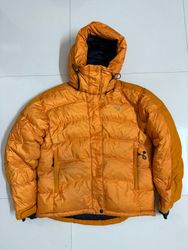 Mountain hardwear puffers