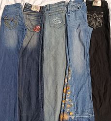 Jeans sin marca acampanados/ de corte bota/ de pie..